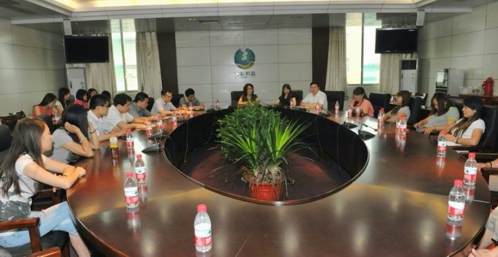 运河煤矿：组织矿嫂到采掘迎头“感受井下艰辛，情牵井下职工”亲情体验活动