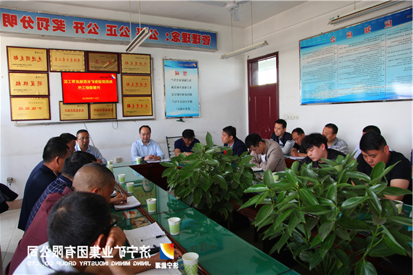 义桥煤矿“一把手”到基层区队调研并召开思想交流座谈会