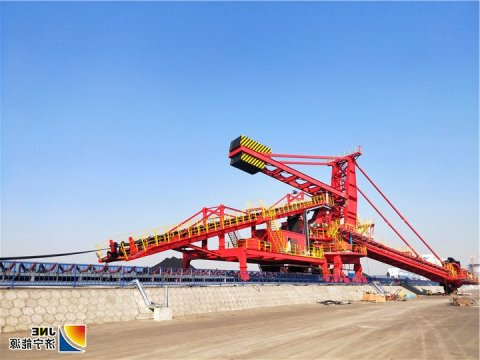 济矿物流公司2#储煤场堆取料机安装完成