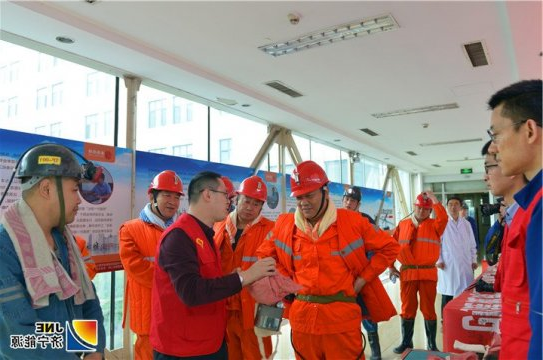 张广宇现场查看安居煤矿《职业病防治法》宣传周活动开展情况