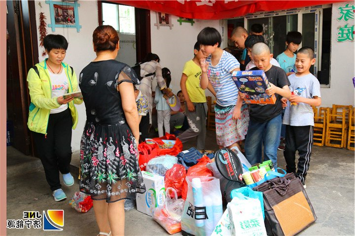 2019年5月25，阳城煤电开展“走进康复中心 助力社会公益”亲子活动1.jpg