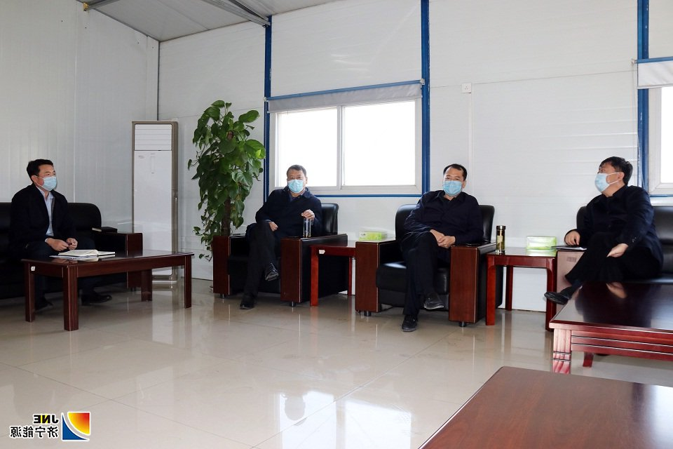 2020-2-11梁山县副县长马涛到济矿物流公司督导疫情防控工作3（王传钧 摄）.JPG