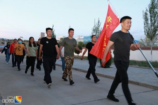 朱家峁煤矿开展“阳光生活 共享健康”健步走活动