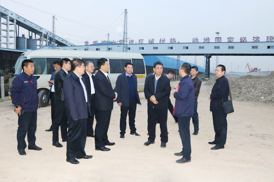 1603868670118165.jpg 丁永民一行到济矿物流公司参观调研2.jpg