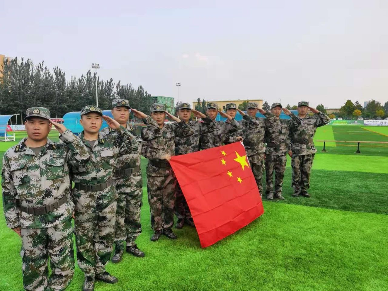 1605436694155958.jpg 职工文苑丨那一刻,我只是一个兵.jpg