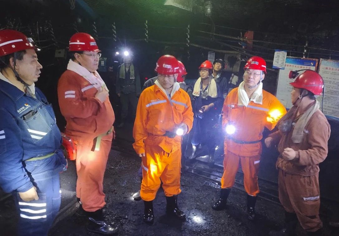 刘宗顺一行到金源煤矿进行安全生产许可验收1.jpg
