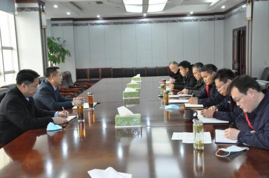 李明富参加指导花园煤矿领导班子民主生活会