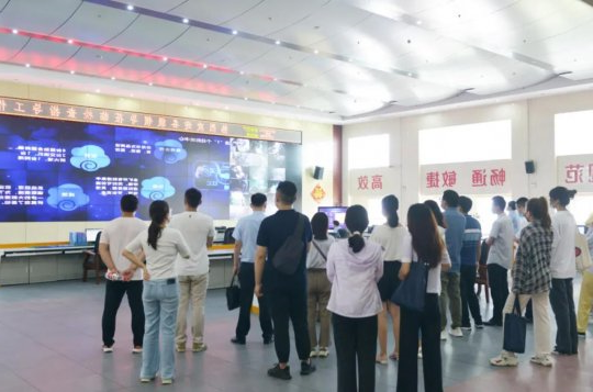 集团公司新招聘大学生到安居煤矿参观交流