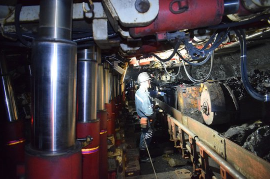 金桥煤矿职工技能大赛实操考试首次采用井下“实战”