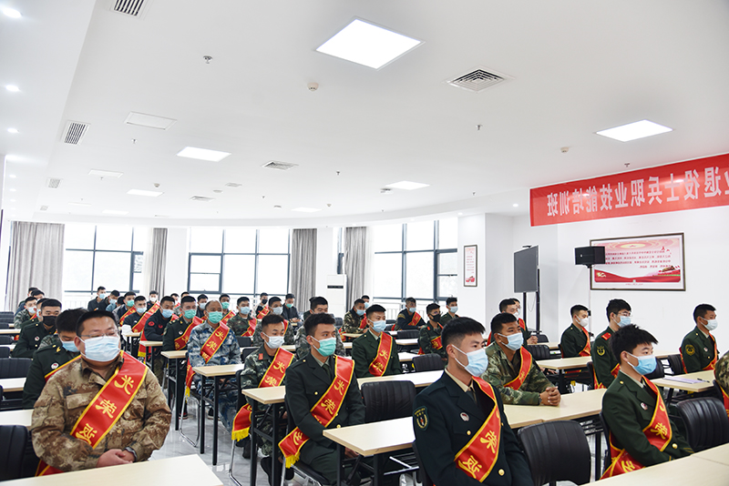1636099994561798.jpg 2021年退役士兵职业技能培训班在致远教育开班 (2).jpg