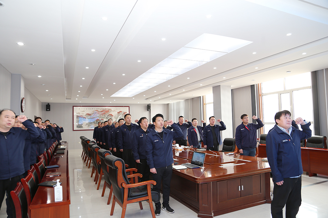 1647763845608906.jpg 2022年3月20日,朱家峁煤矿召开“打造千亿级集团 我来担当我来干”主题教育宣誓活动(姜鹏摄).jpg