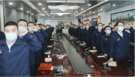 阳城煤电开展“打造千亿级集团 我来担当我来干” 主题教育宣誓活动