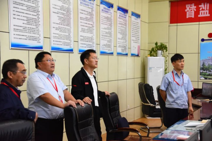 王崇景中秋佳节到金源煤矿慰问一线干部职工