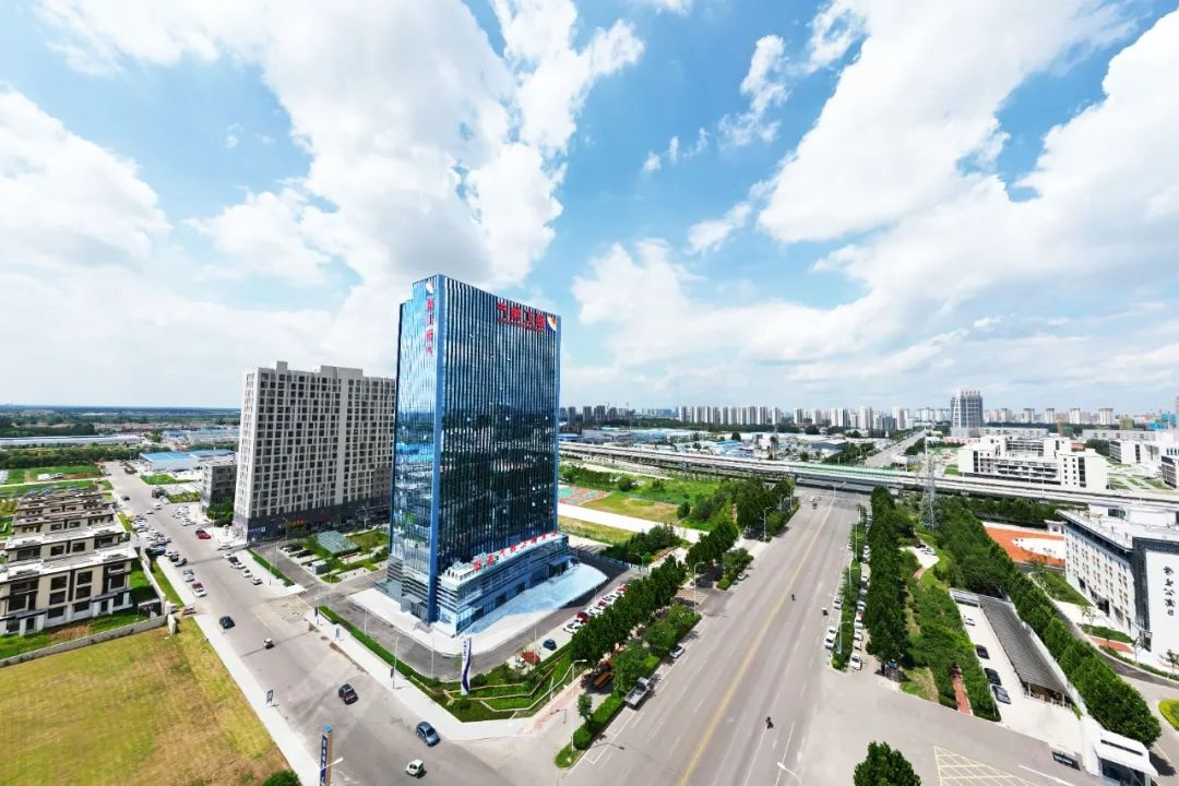 1704700677309054.jpg 640777.jpg