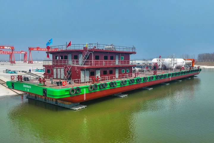济宁能源首艘80米油气加注趸船成功“吉水”