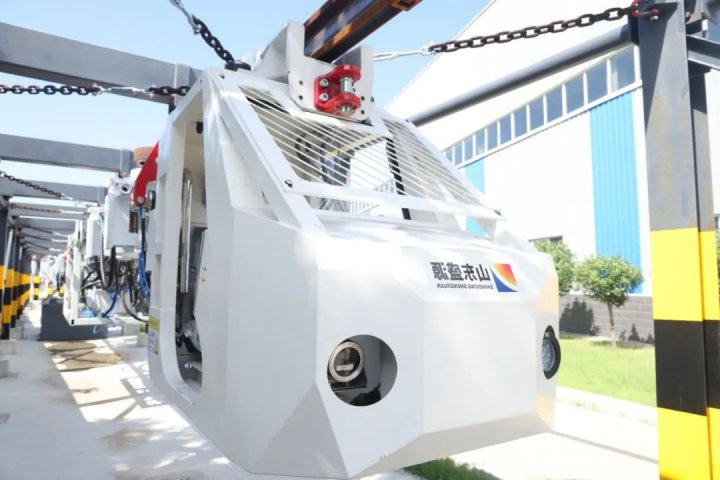 盛源公司锂电池单轨吊助力行业创新