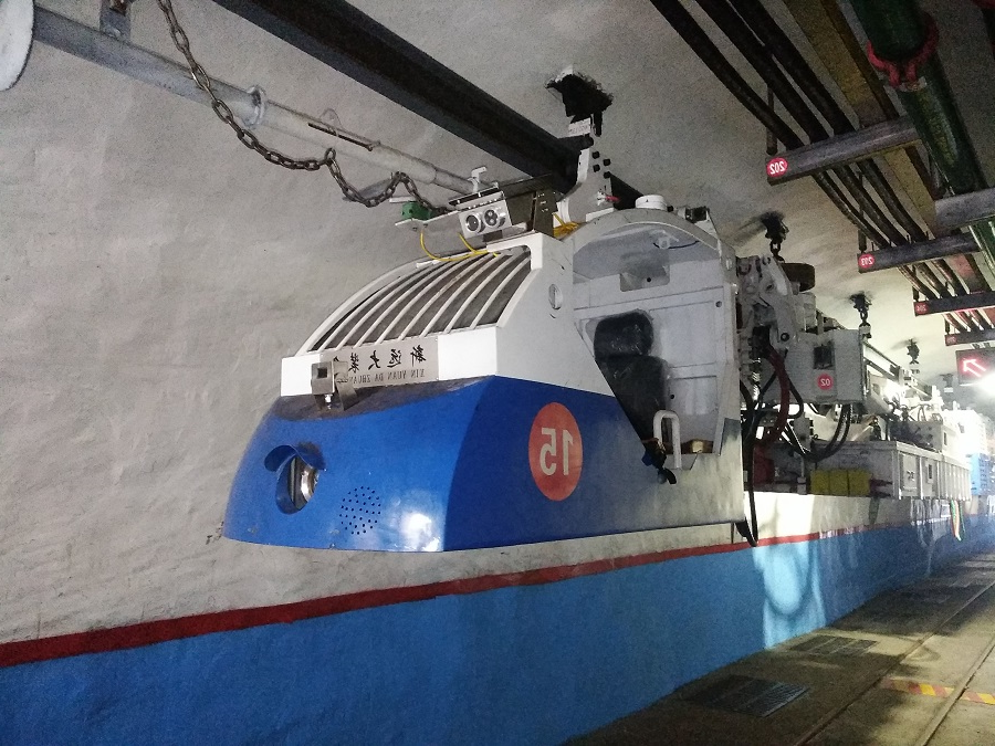 1739328959101679.jpg 2025年2月10日:设备包机“市场化”管理 提升效率降低成本1(拍摄地点:井下大巷;拍摄人:王顺顺).jpg