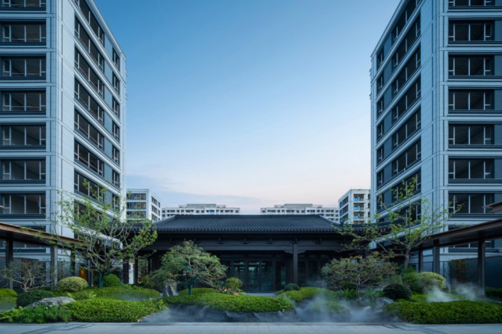 能源蓝城·春风仁里丨藏于绿意深处，静享自然馈赠的时光诗篇