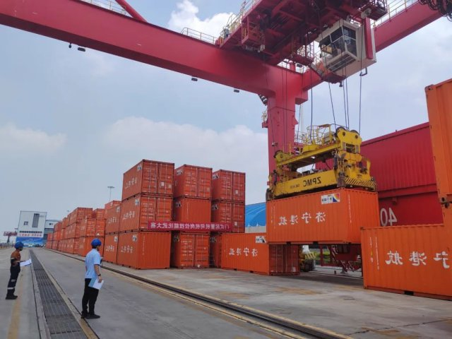 梁山港成功举办门式起重机司机岗位技能比武大赛