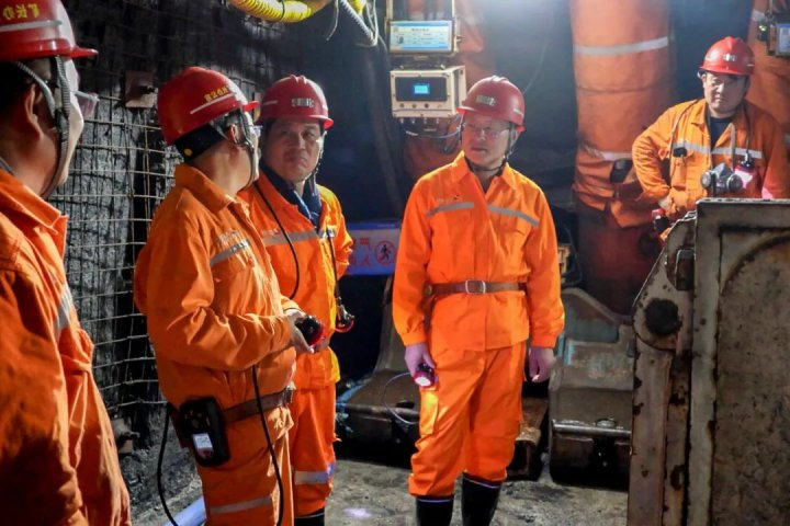 王崇景到朱家峁煤矿督导检查安全生产工作